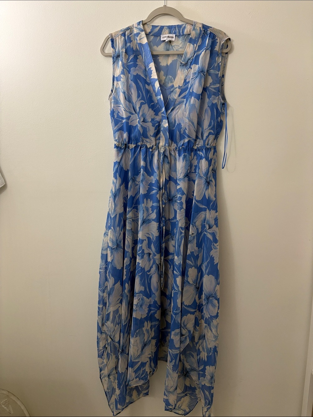 Steve Madden Blue and White Floral V-Neck Maxi Dress